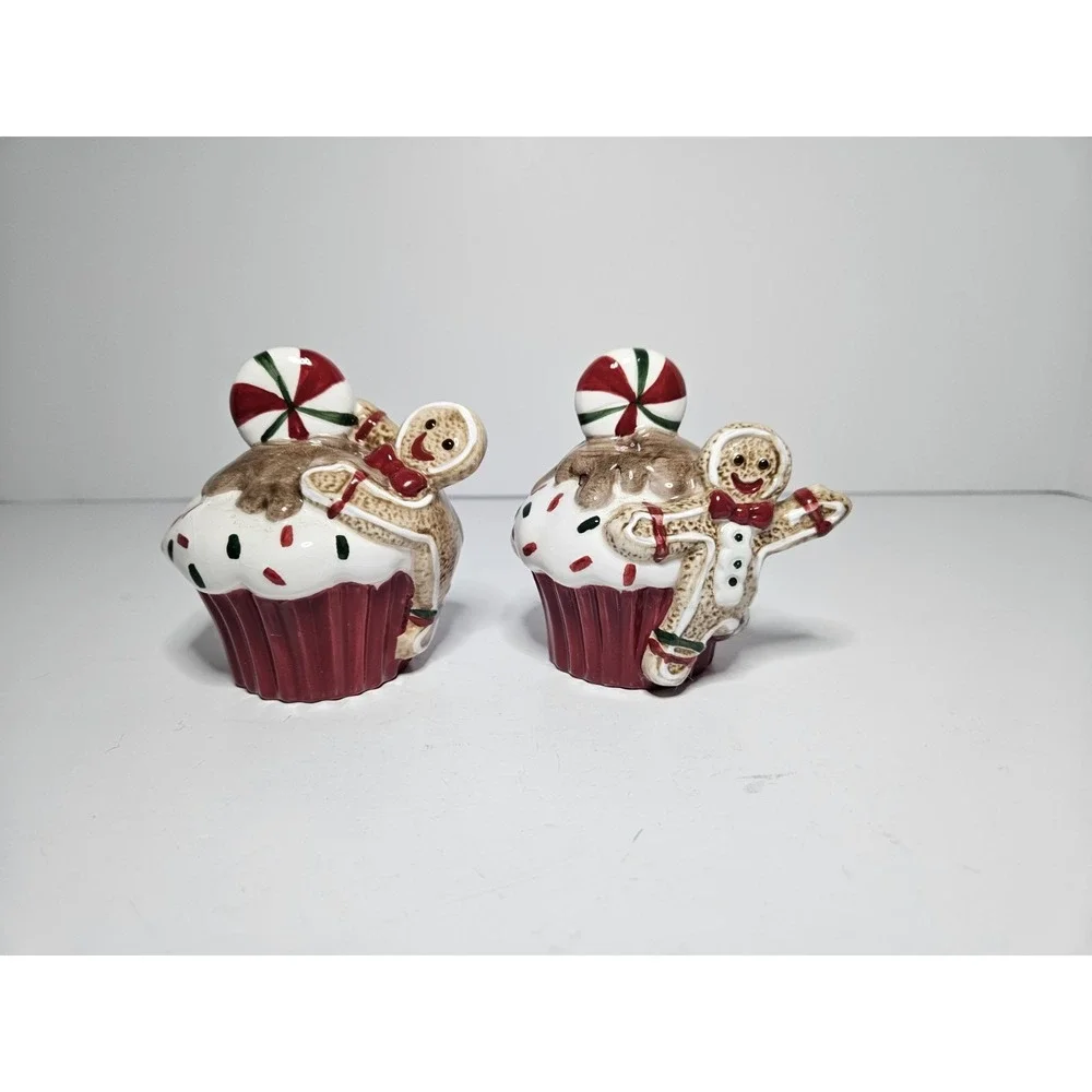 Fitz Floyd Sweet Treats Christmas Cupcake Gingerbread Salt Pepper Shakers 2006